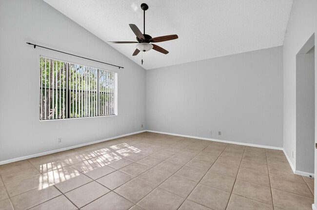 Building Photo - 5801 Coach House Cir