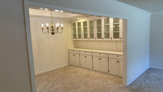 Building Photo - 507 Bluebird Pl