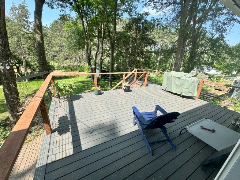 Building Photo - 1030 Sommers St N