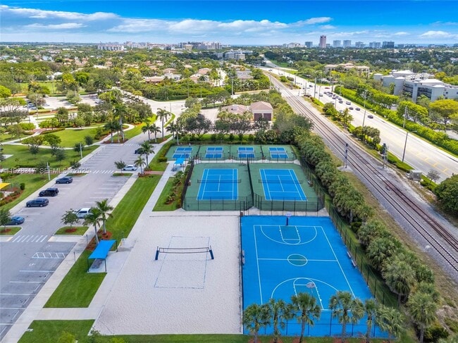 Building Photo - 12 Royal Palm Way