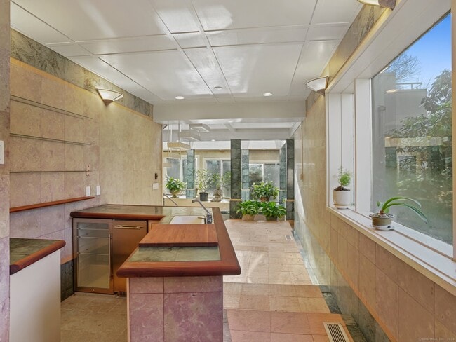 Building Photo - 8 Bayberry Ridge Rd