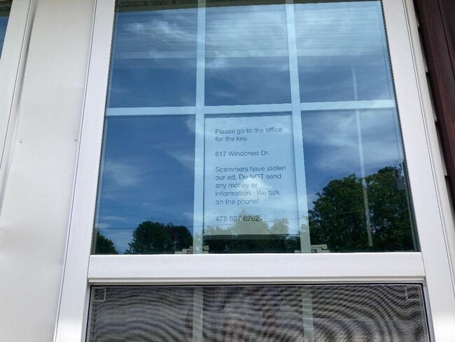 Building Photo - 606 Windcrest Dr