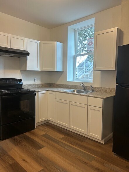 Building Photo - 62 Elizabeth St