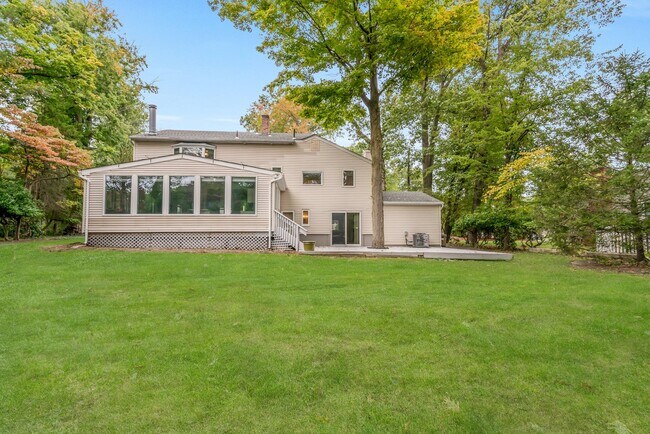 Building Photo - 8 Waibel Dr