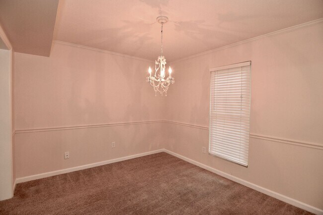 Building Photo - Evans 3 Bed/2 Bath w/ Garage & Huge Fenced...