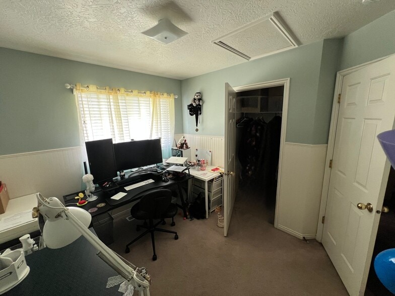 Building Photo - 1426 W 400 S