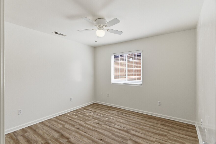 Building Photo - 726 K St