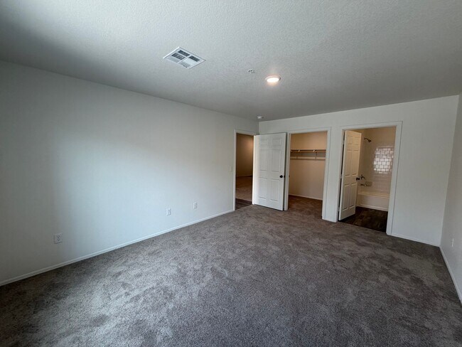 Building Photo - 7190 E 39th St