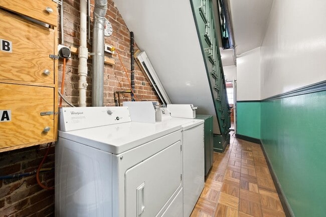 Building Photo - 228 Willow Ave