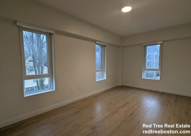 Building Photo - 55 Brighton Ave