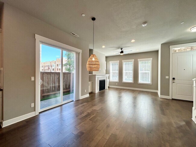 Building Photo - Luxury and Convenience Awaits in this Stunning 3 Bedroom, 2.5 Bathroom House with Abundant Parkin...
