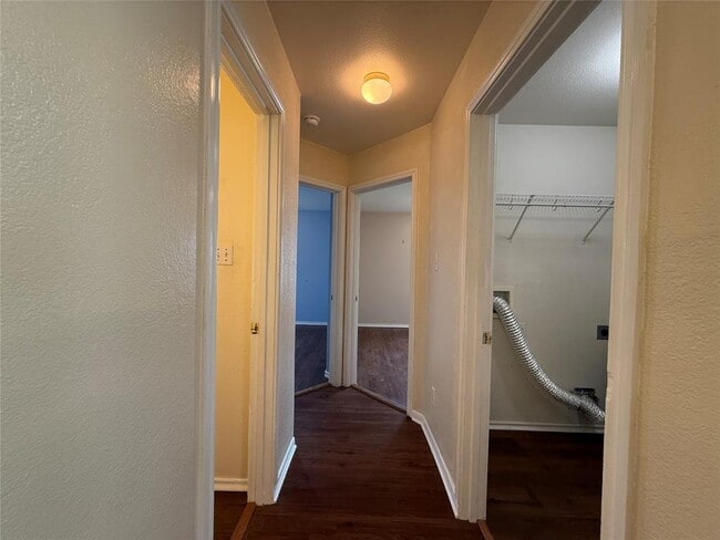 Building Photo - 316 Meadow Park Dr