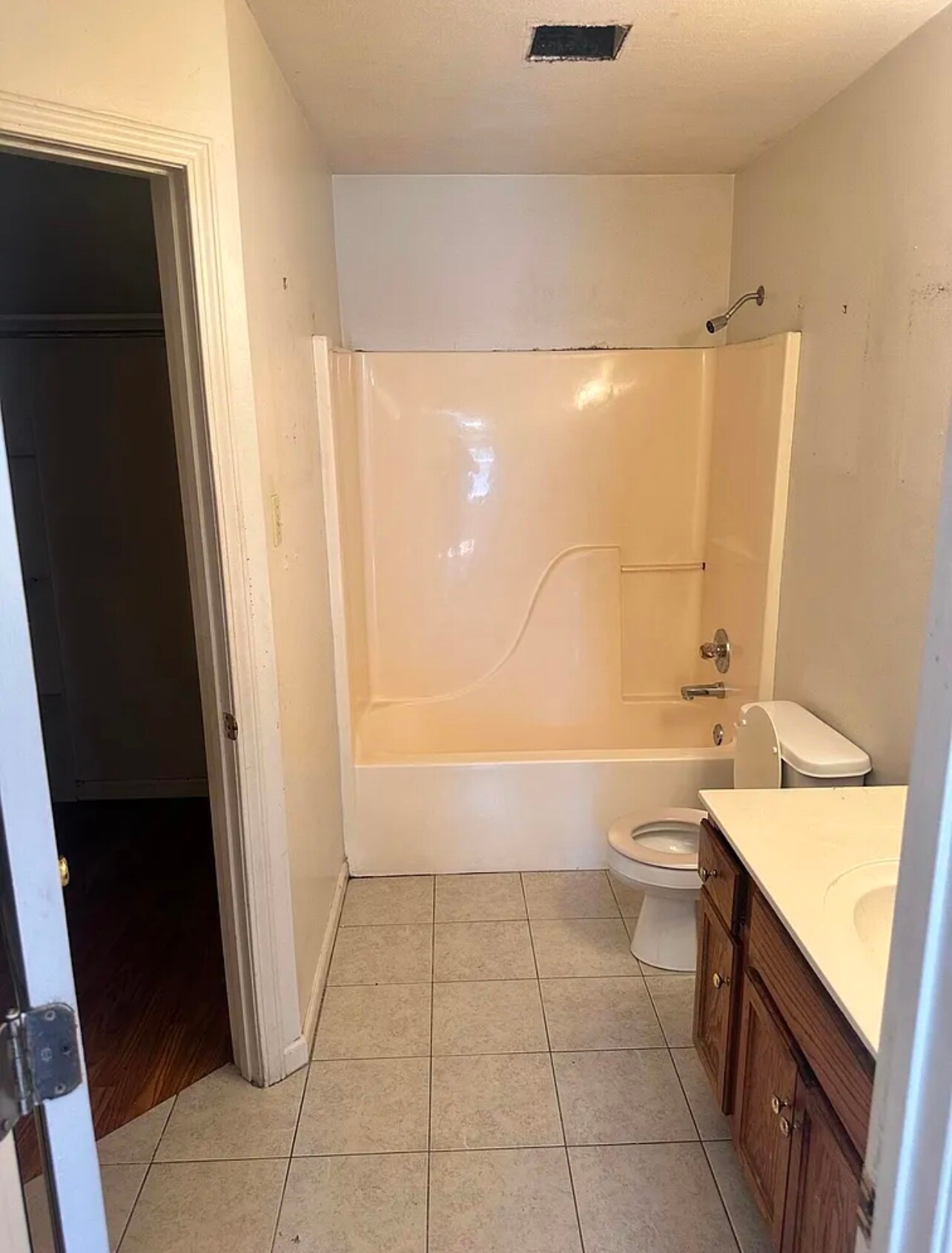 Building Photo - 1565 Hathaway Dr