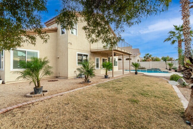 Building Photo - 4 bedoom home with private pool