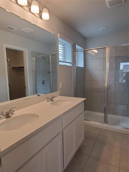 Building Photo - 1717 Fountain Bridge Dr