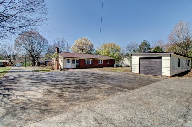 Building Photo - 1408 Delview Rd
