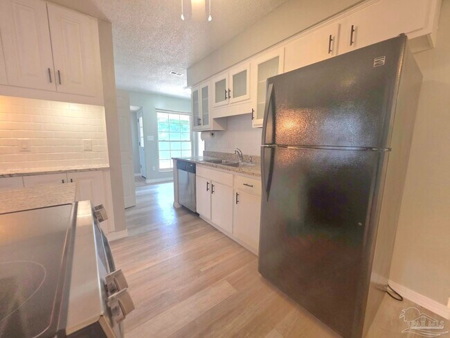Building Photo - 760 Briarwood Dr