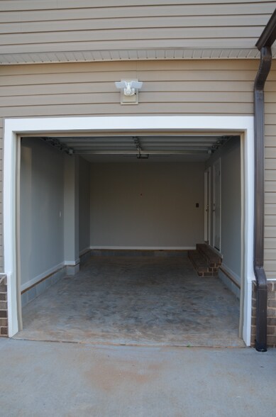 Building Photo - 1565 14th Ave NE