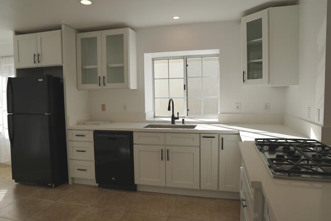 Building Photo - 43917 Cll Las Brisas W