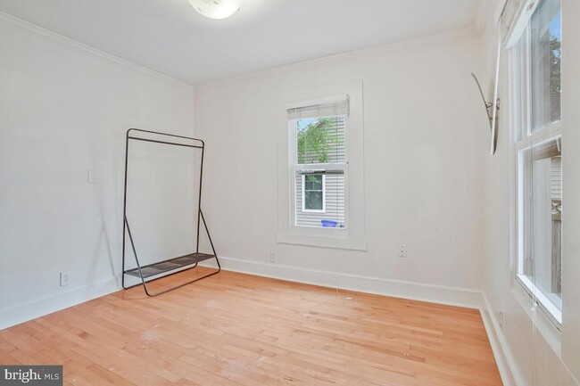 Building Photo - 1009 Tyler Ave