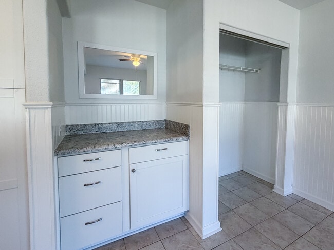 Building Photo - Palomar Dr