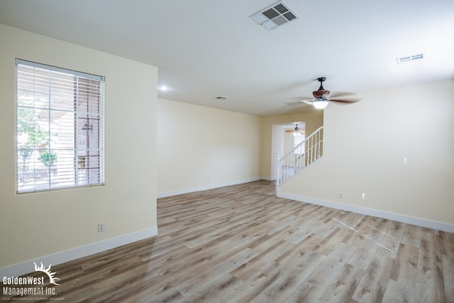 Building Photo - Beautifully Upgraded 5Bdm 3Ba Home Located in the Highly Desirable Summerlin.