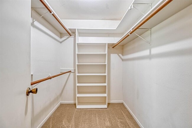 Building Photo - 2223 Kinbrook Dr