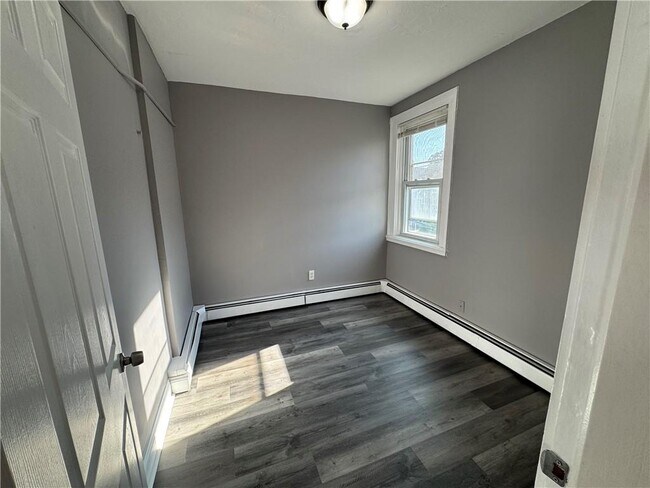 Building Photo - 29 Gesler St