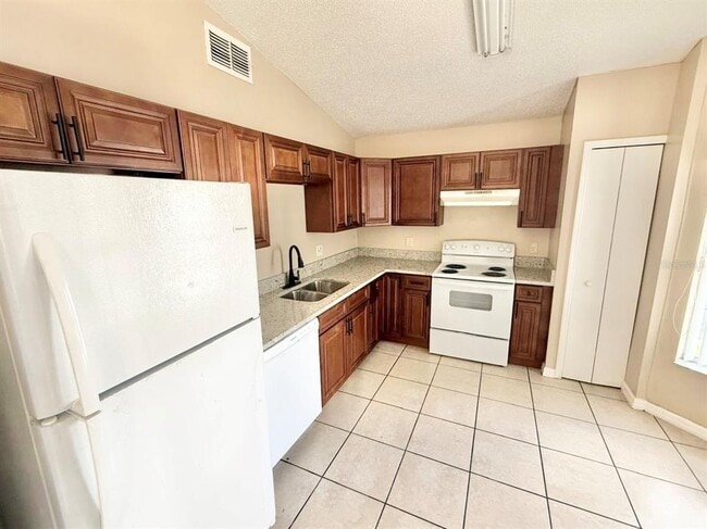 Building Photo - 2414 Harbor Town Dr