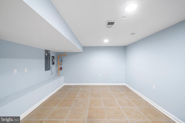 Building Photo - 1811 Titan St