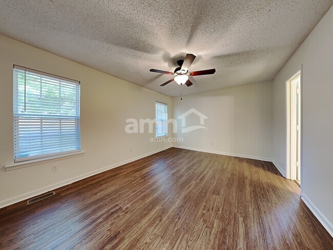 Building Photo - 6 Saddlemount Ln