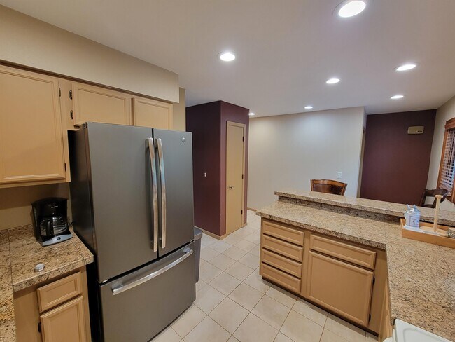 Building Photo - 2540 Kinnikinnick Rd