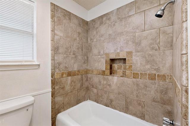 Building Photo - 2407 Meadow Creek Dr