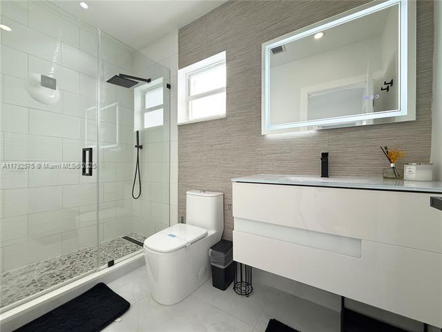 Building Photo - 927 SW 18th Ave