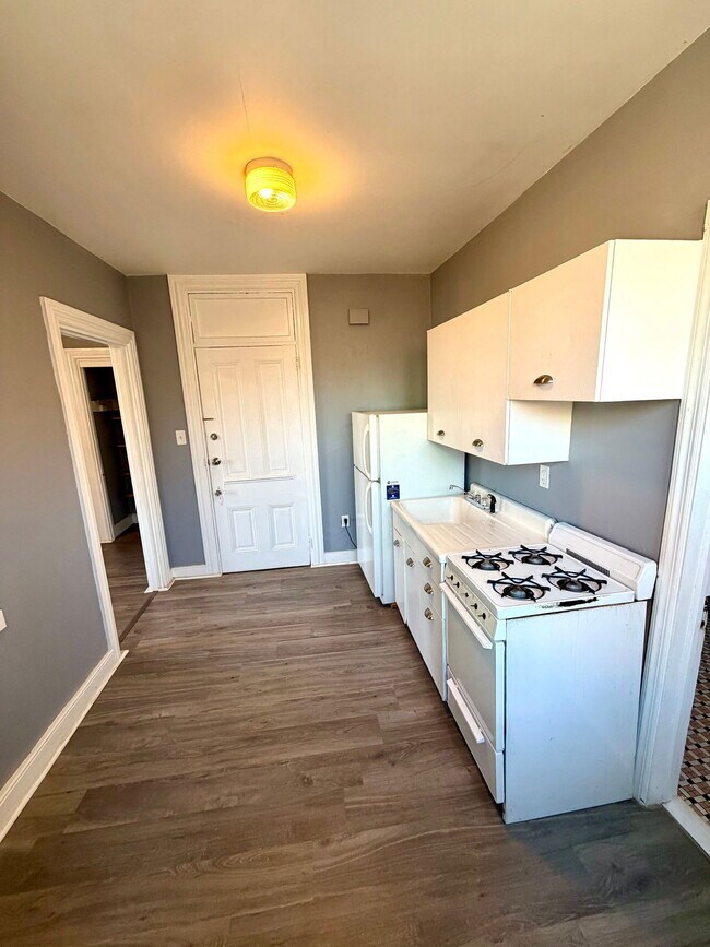 Building Photo - 446 N Duke St