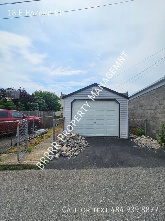 Building Photo - 18 E Hazard St