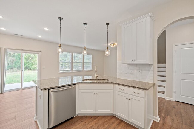 Building Photo - Stunning New Home in Enclave section Chateau