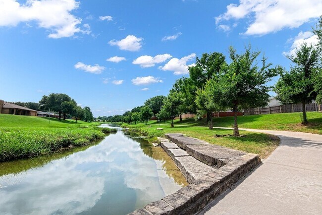 Building Photo - 770 N Plano Rd