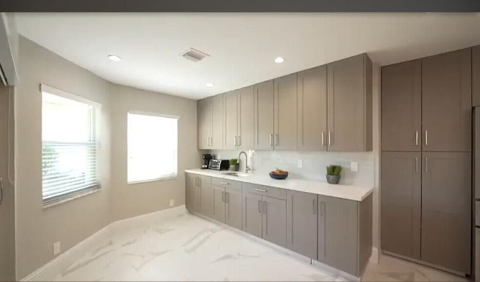 Building Photo - 9651 NW 39th St