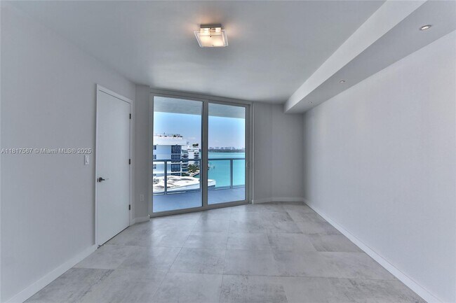 Building Photo - 9821 E Bay Harbor Dr
