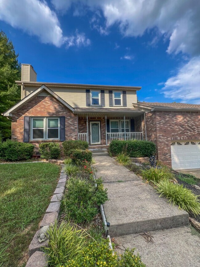 Building Photo - Gorgeous Single-Family Home! Large Deck, B...
