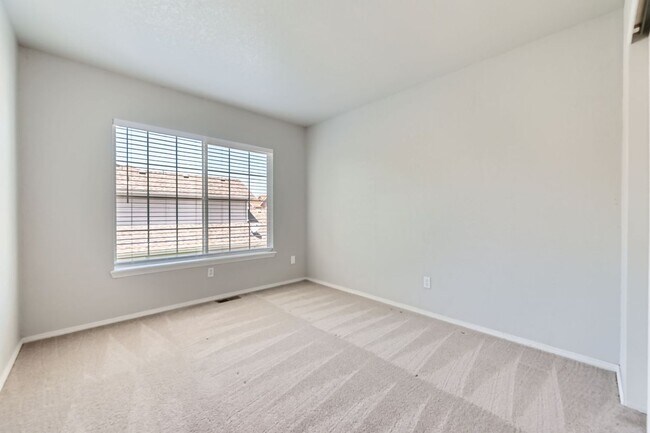 Building Photo - 4 bed /2.5bath Charming Home in Aurora