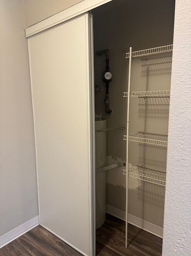 Building Photo - Life Just Got Better Come See For Yourself At Powell Court Apartments!!