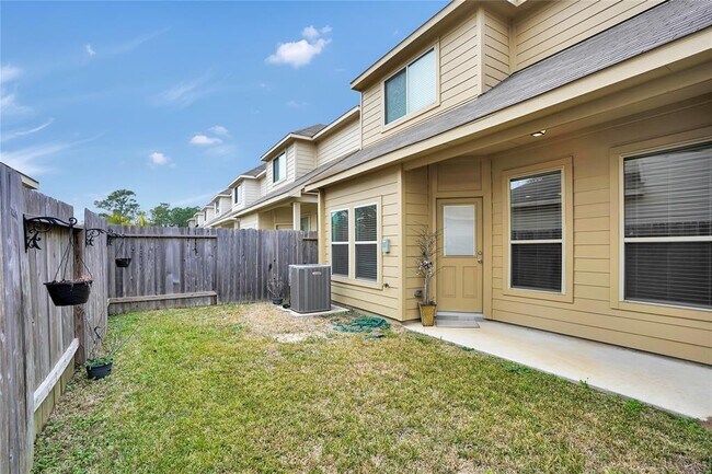 Building Photo - 8023 Villa Lago Ln