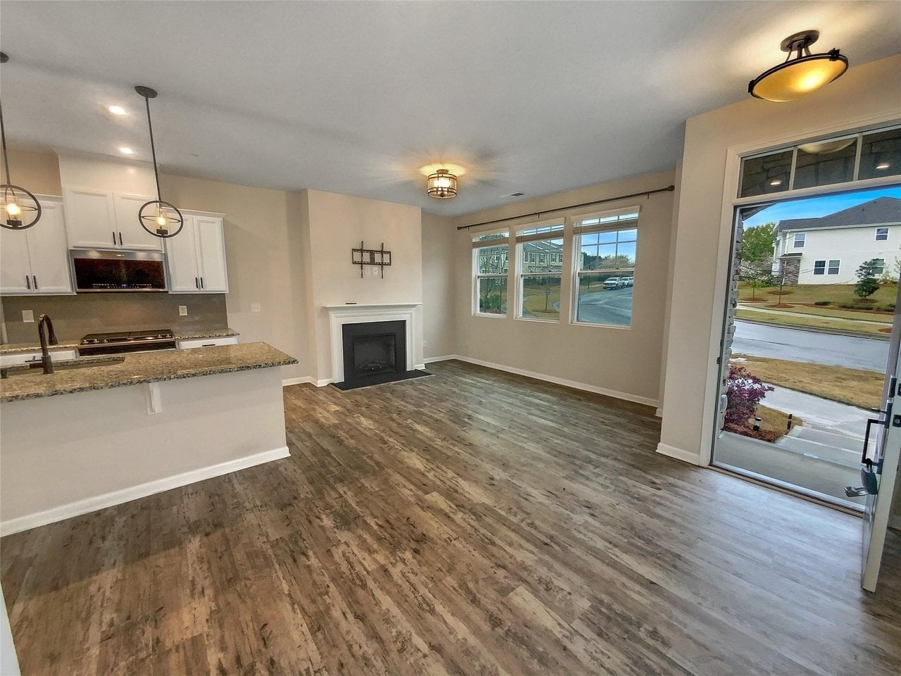 Building Photo - 11052 Chalkbark Ln