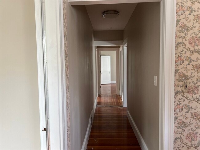 Building Photo - 3-1/2 Buffum St