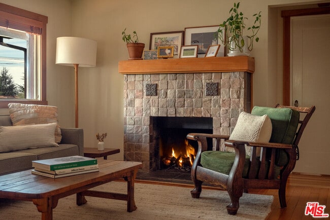 Building Photo - 1480 N Mentor Ave