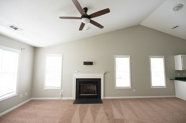 Building Photo - Charming 3 bedroom 2 bath ranch style home in Greensboro with covered front porch!