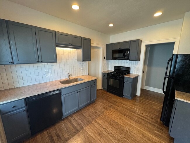 Building Photo - 2115 Lewis Dr