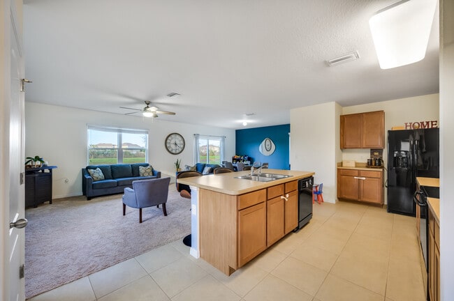 Building Photo - 10530 Whispering Hammock Dr